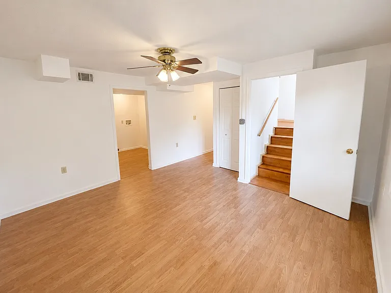 10 Miami Cir — Photo 13