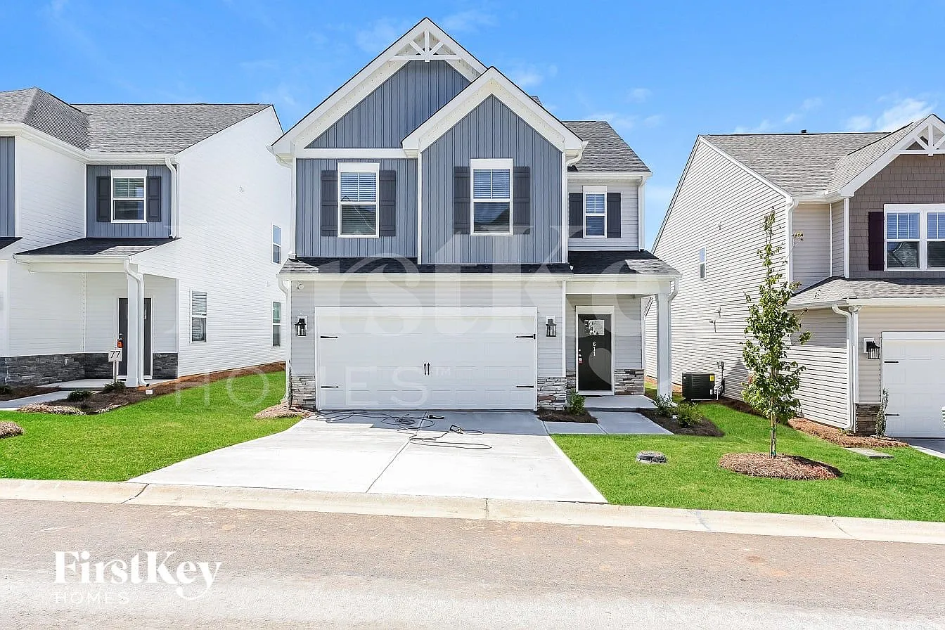 4 bed, 3.5 bath, 2376 sqft, $2,270 — Photo 1