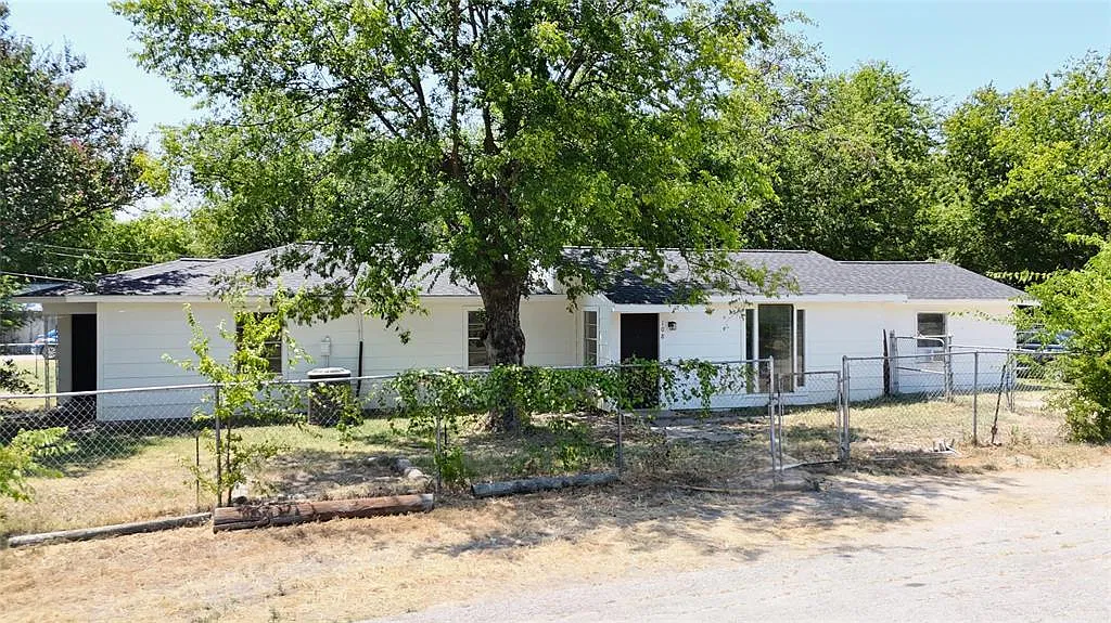 4 bed, 1.5 bath, 1188 sqft, $1,725 — Photo 2