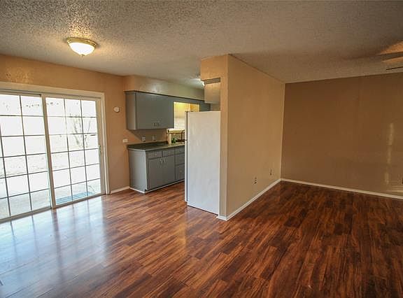 4th image of 1142 N Seaman St