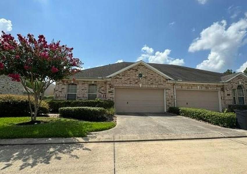 2nd image of 2027 Que Manor Dr