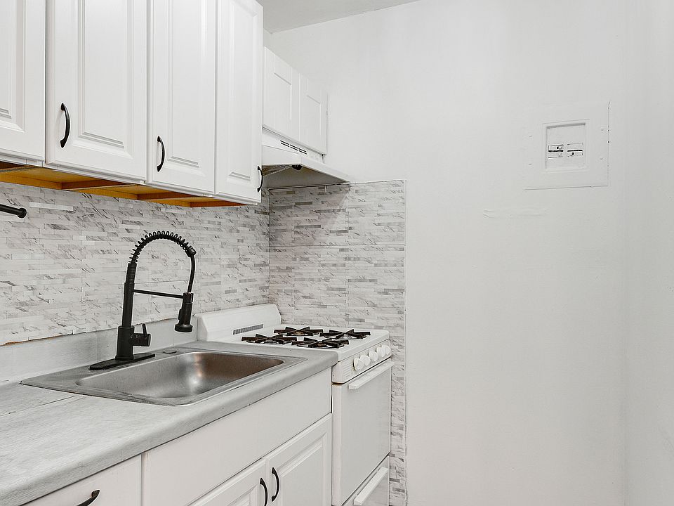 1st image of 796 Lincoln Pl APT 4