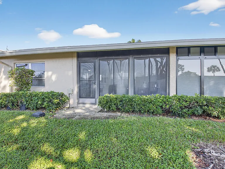8256 Summerbreeze Ln — Photo 32