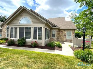 9875 Connor Lake Cir, Perrysburg, OH 43551