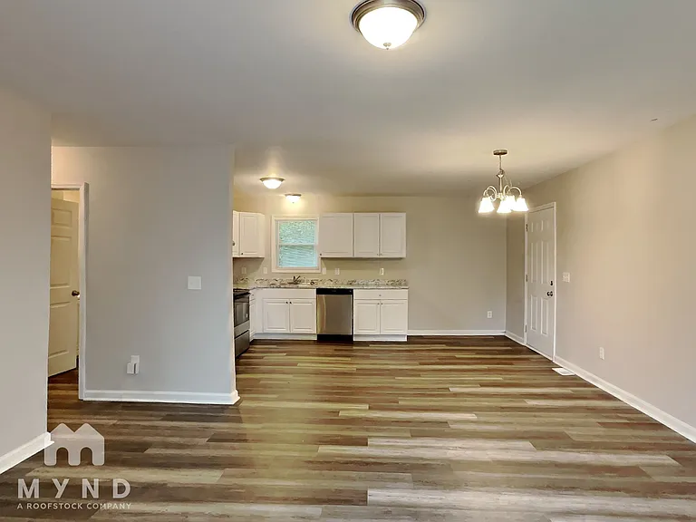 729 Chandler Ave — Photo 3
