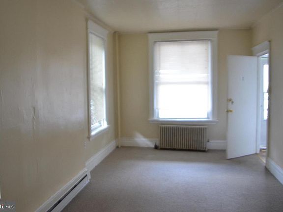 4th image of 1809 Regina St