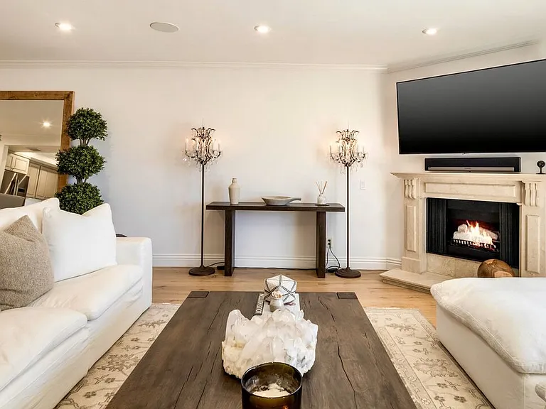 2385 Roscomare Rd #D3 — Photo 5