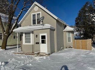 726 E B St, Iron Mountain, MI 49801
