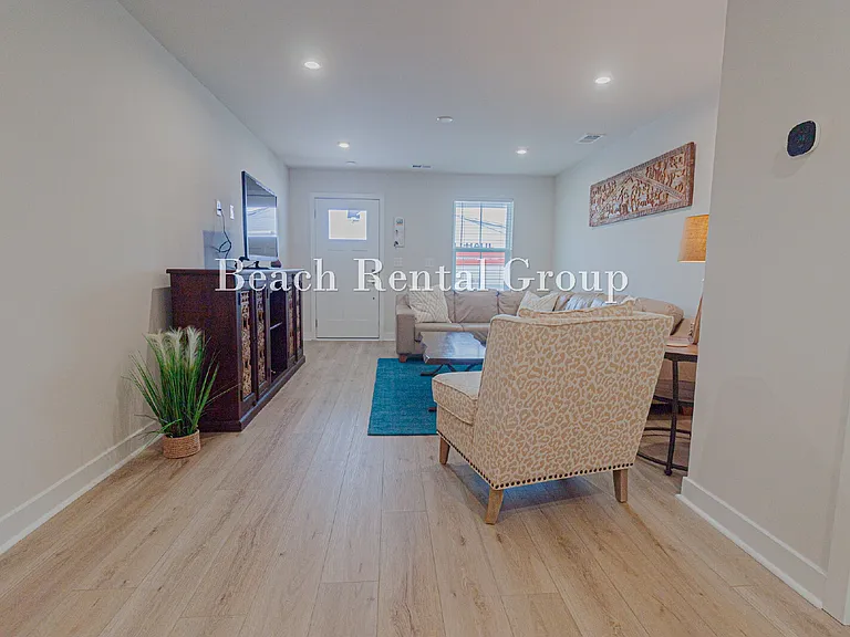 8907 Hudson Ln — Photo 6