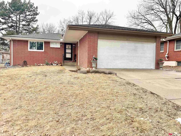 617 Sierra Dr, Lincoln, NE 68505