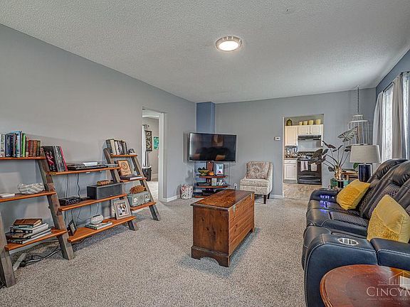 3rd image of 264 Howman Ave