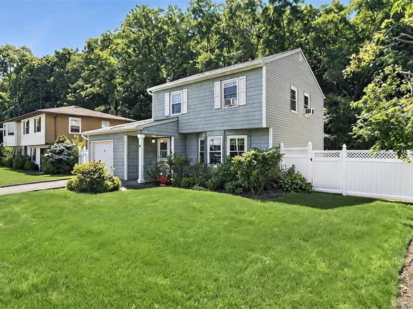 17 Harmony Lane, Glen Cove, NY 11542