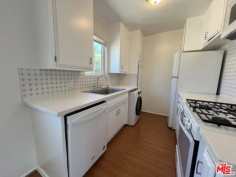 2210 S Sycamore Ave #3 — Photo 8