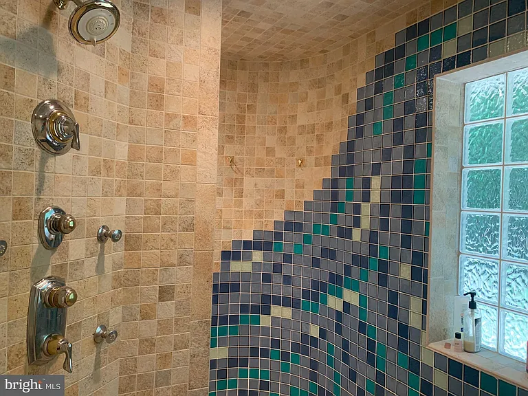 10701 Whispering Way — Photo 15