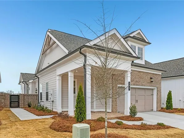 126 Herring Dr, Hoschton, GA 30548
