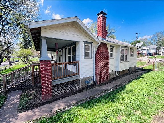 3rd image of 2223 Doniphan Ave