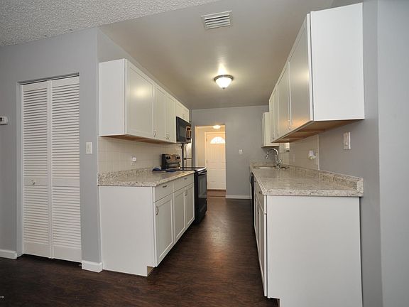 5th image of 318 Cornell Ave