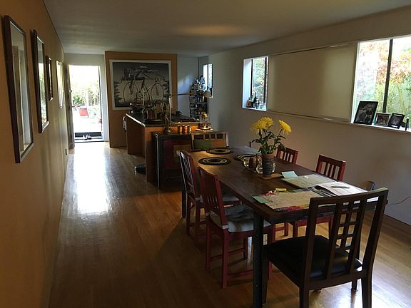 Dining room (when furnished)