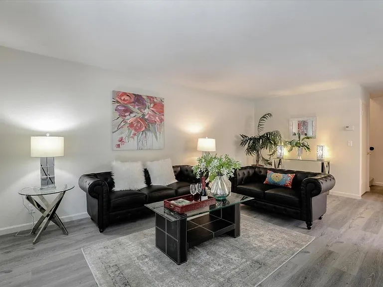 139 Brenton Ct — Photo 4