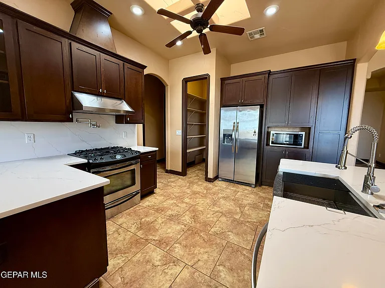 7331 Brays Landing Dr — Photo 10