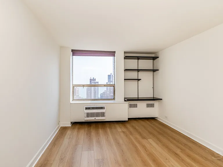 1355 N Sandburg Ter #2904 — Photo 11
