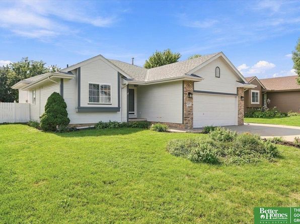 2207 Aberdeen Dr, Papillion, NE 68133 view 2