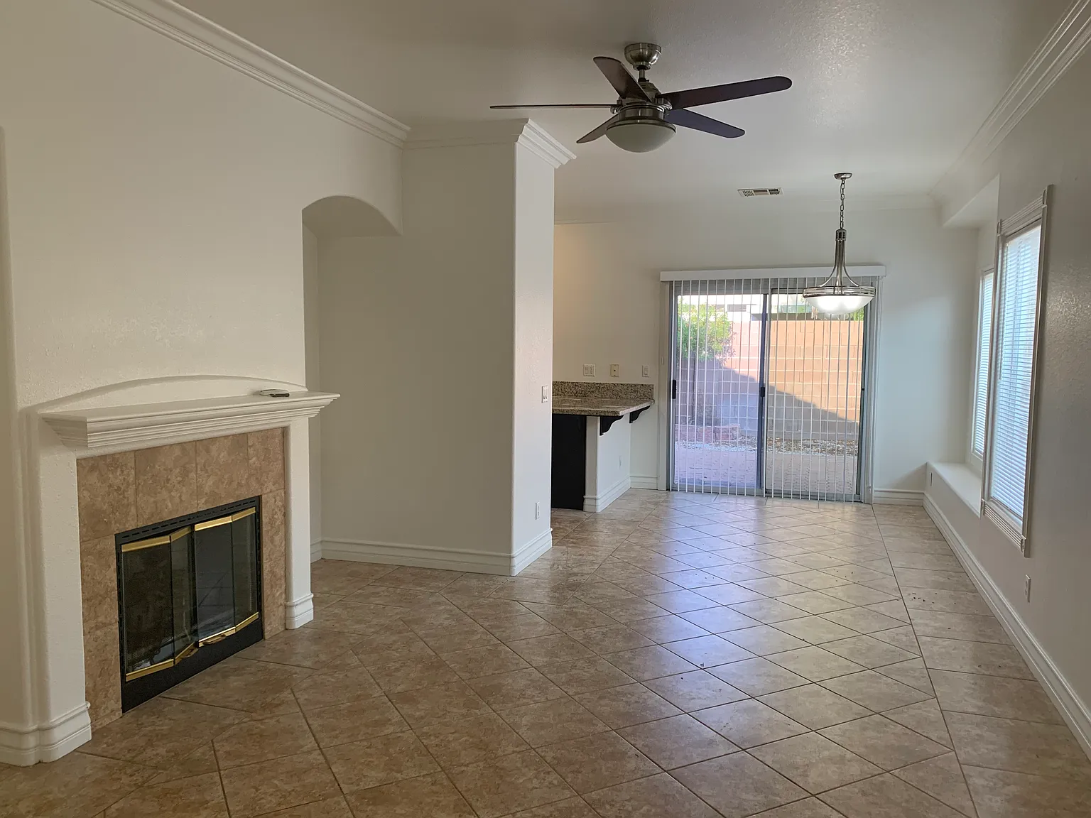 3 bed, 1395 sqft, $2,125 — Photo 3