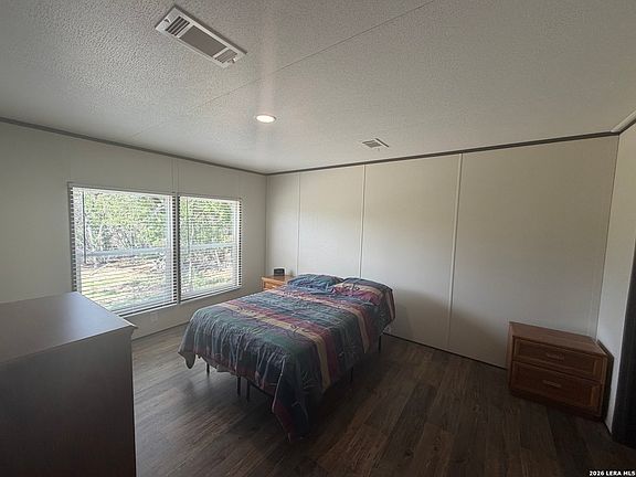 4th image of 343 Live Oak