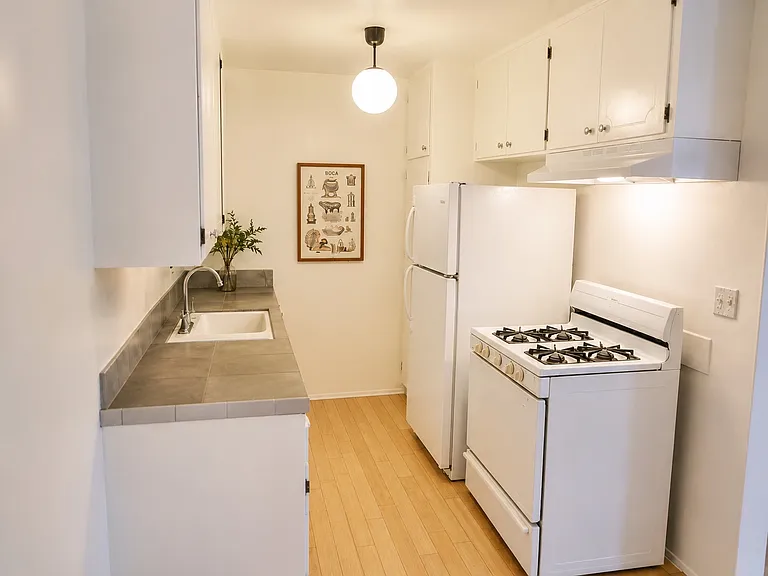 806 Coronado Ter #6 — Photo 5