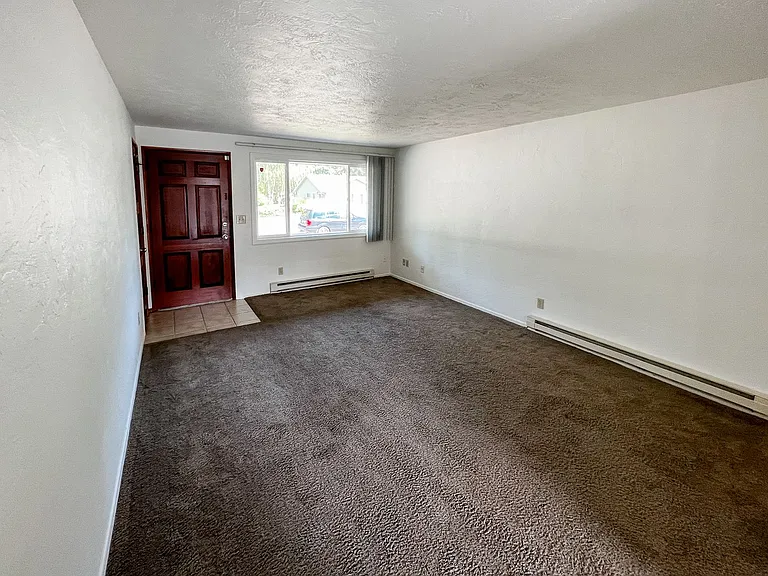 2512 Honeysuckle Way NE — Photo 3