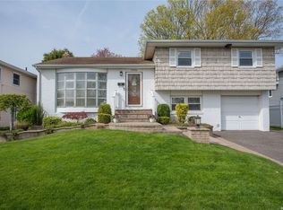1336 Holiday Park Dr, Wantagh, NY 11793