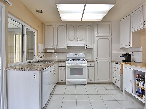 5th image of 408 Capron Ave