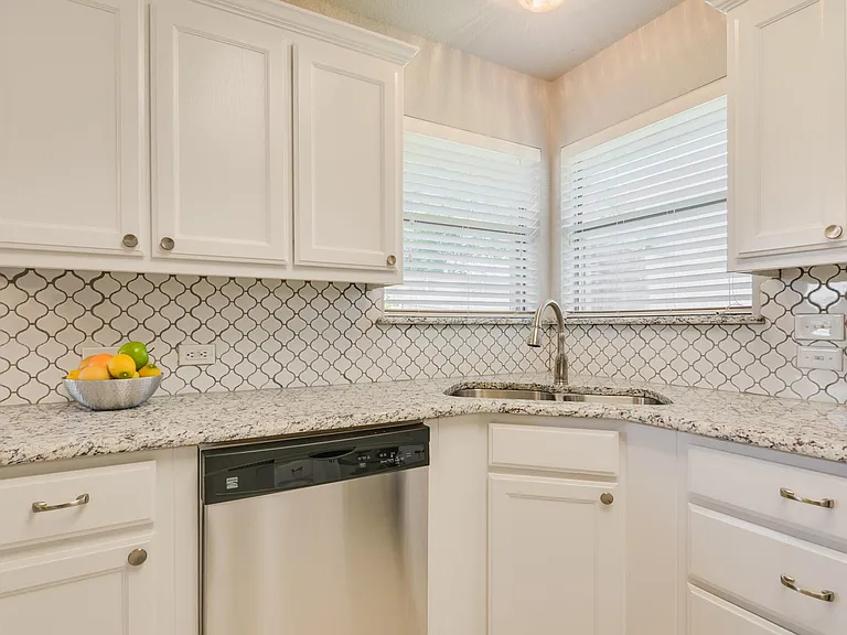 956 Carlin Ln — Photo 17