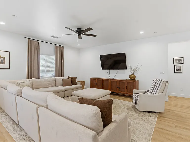 12529 Maclure Dr — Photo 11