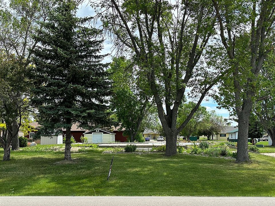 2nd image of 605 3rd St