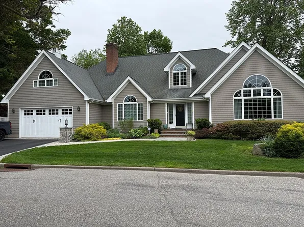 46 Lawrence St, Greenlawn, NY 11740