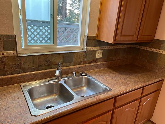 5th image of 618 Ely Blvd S