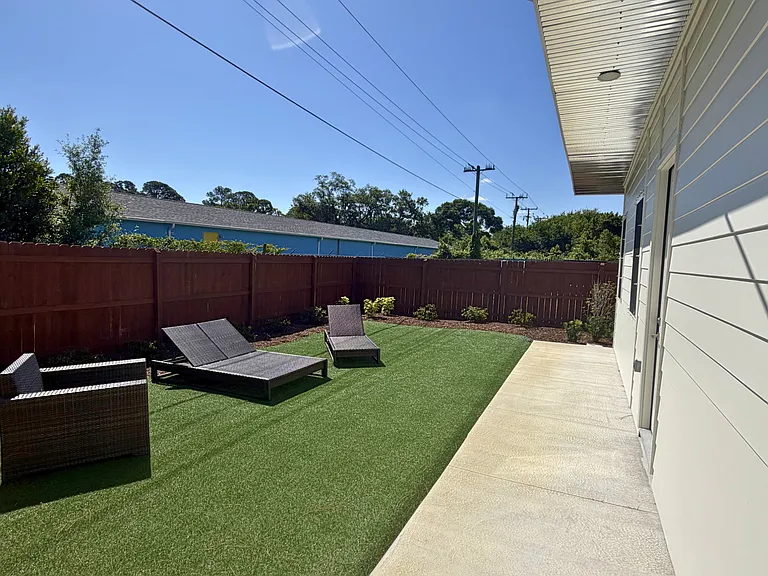 2421 India Palm Dr — Photo 1