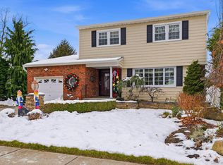 90 Pacific St, Massapequa Park, NY 11762