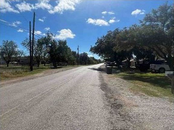 Exterior Neighborhood (street photo)