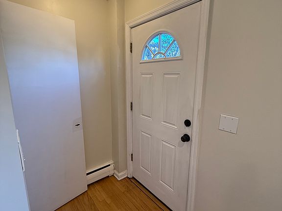 Entrance/Coat closet
