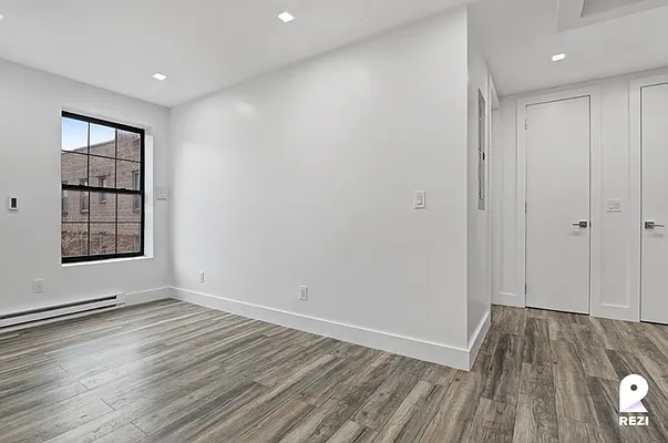 Rented by REZI | media 28