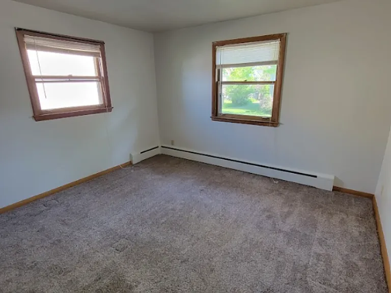 319 E Harris St — Photo 12
