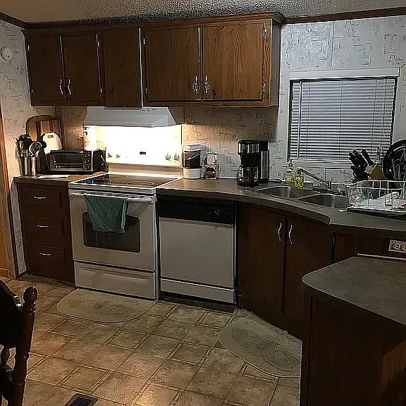 126 Wilkinson Ln SE — Photo 7