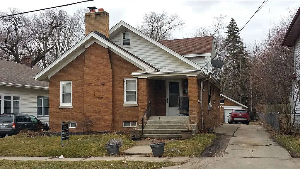 410 Churchill St photo 1