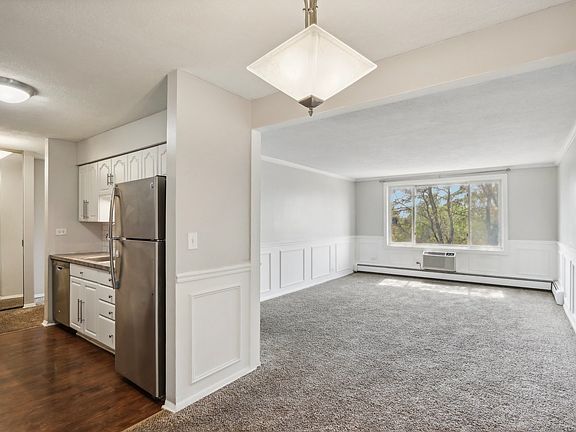 5th image of 1475 Rebecca Dr APT 421