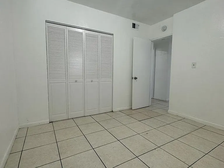 1545 NW 8th Ave — Photo 9