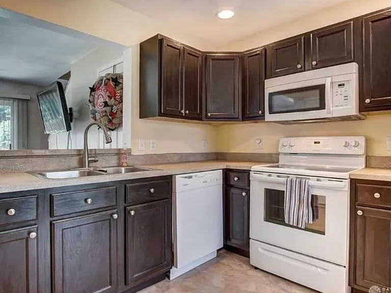 6711 Grovebelle Dr — Photo 11