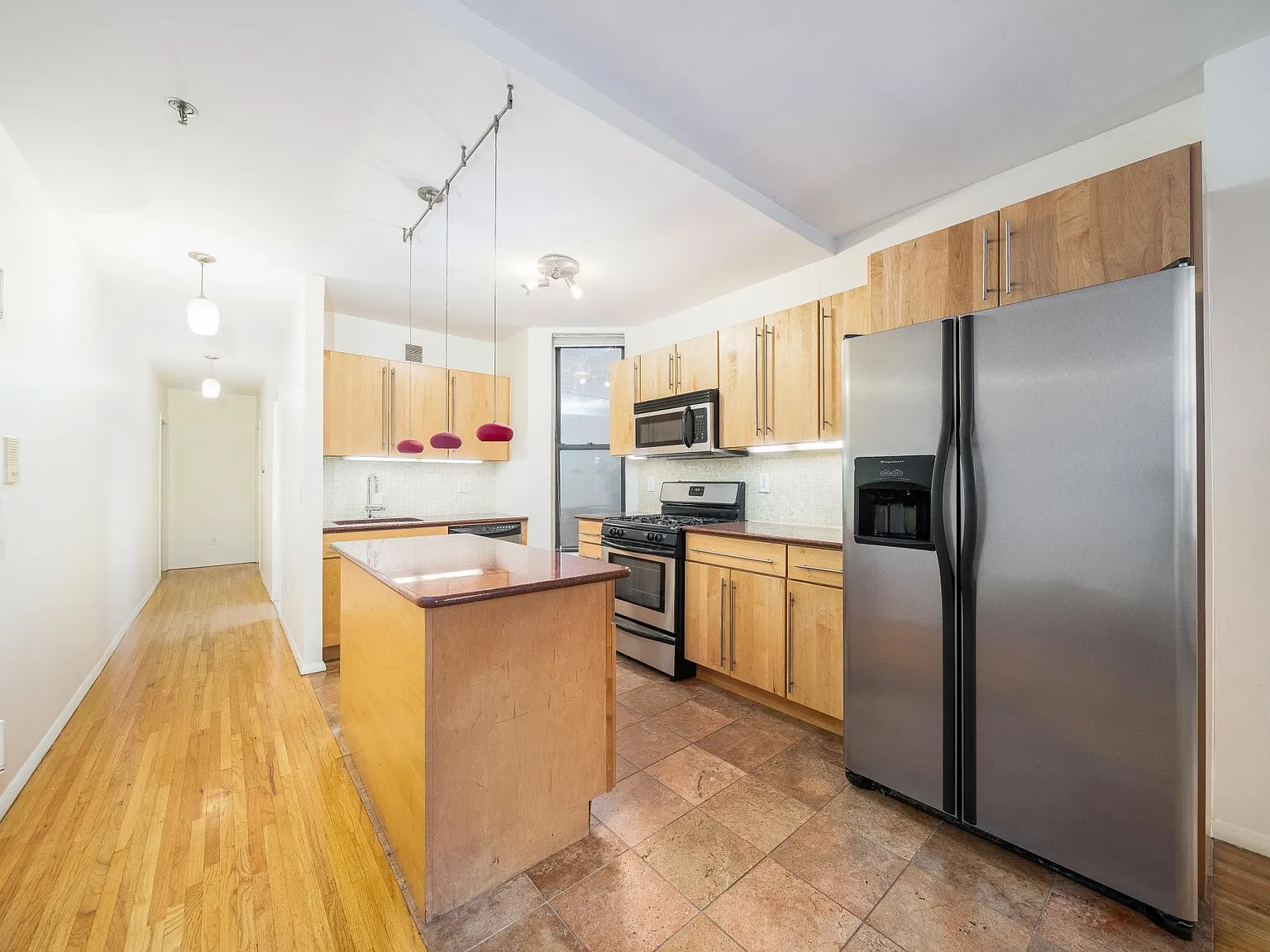 2 bed, 800 sqft, $3,800 — Photo 4