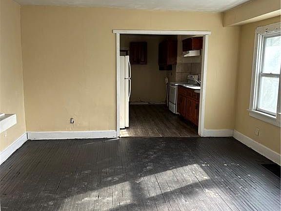 4th image of 8201 Lydia Ave